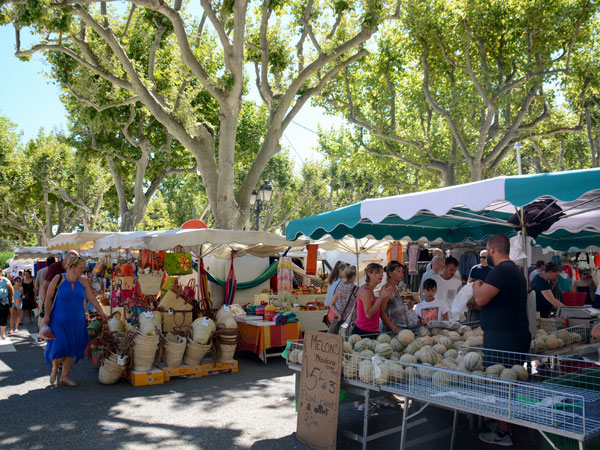 étales marché Aups